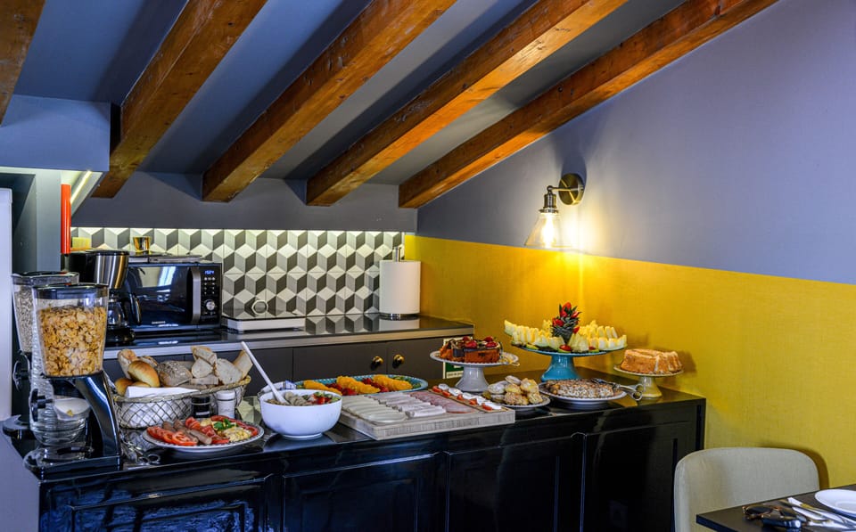 Daily buffet breakfast for a fee