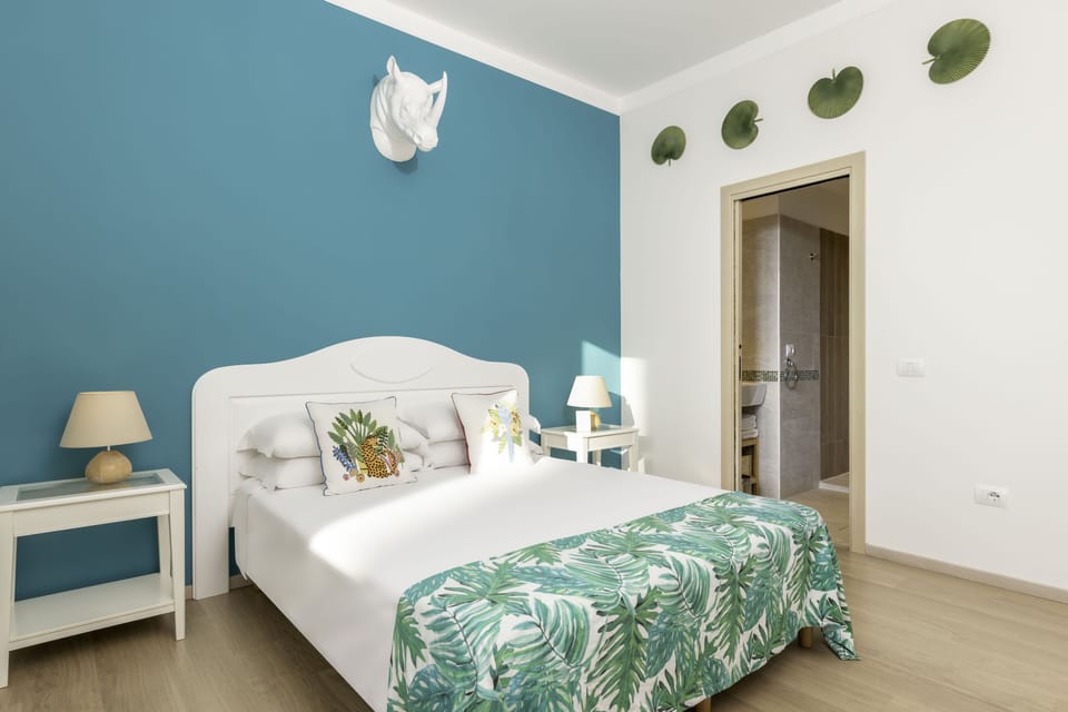 Executive Room | Premium bedding, minibar, desk, soundproofing