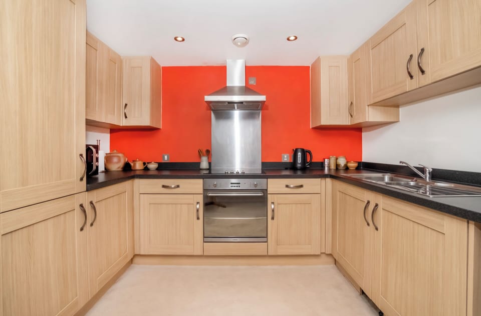 Apartment, 2 Bedrooms, River View | Private kitchen | Fridge, microwave, oven, stovetop