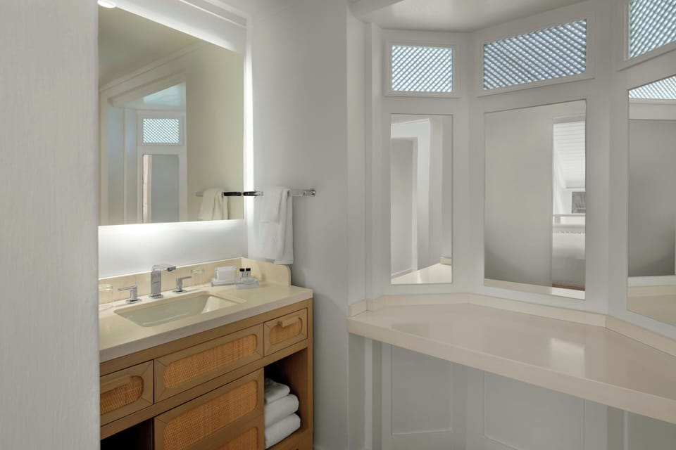 Combined shower/tub, free toiletries, hair dryer, bathrobes