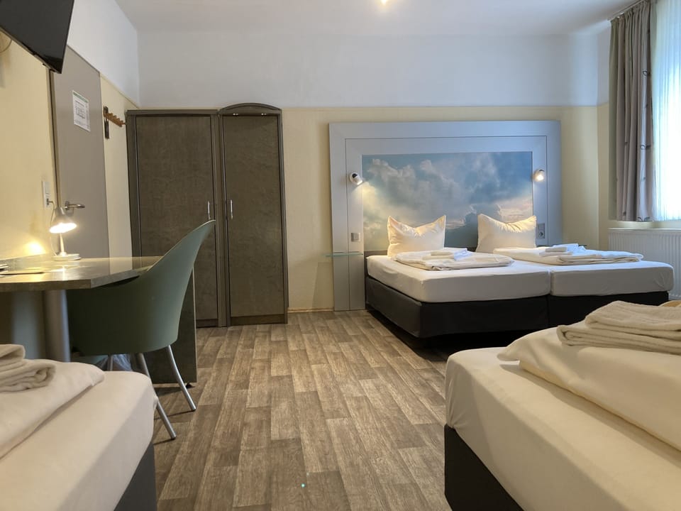 Quadruple Room | Hypo-allergenic bedding, desk, cribs/infant beds, free WiFi