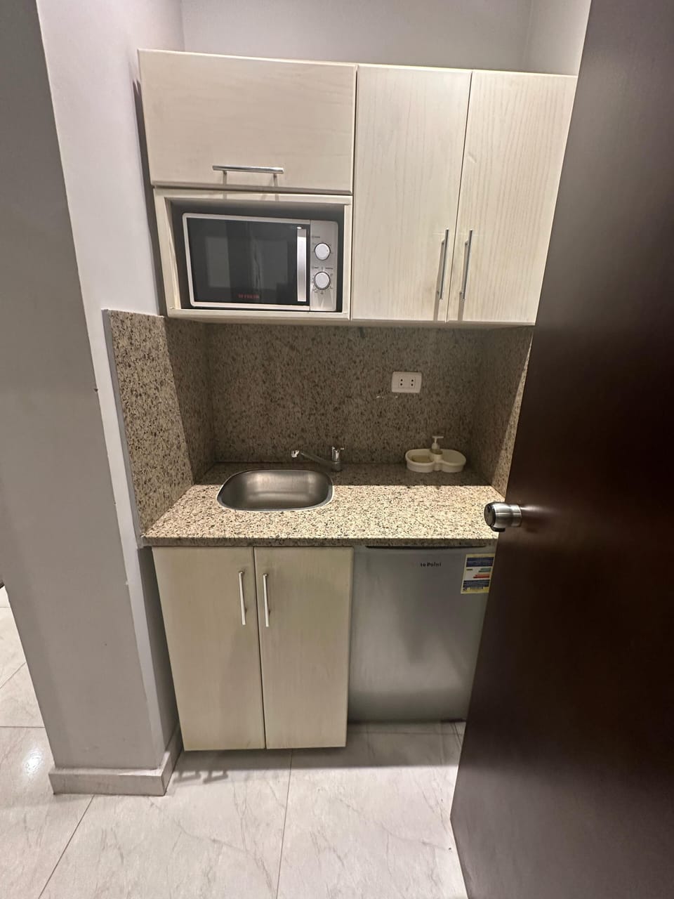 Premium Studio | Private kitchen | Fridge, coffee/tea maker, electric kettle