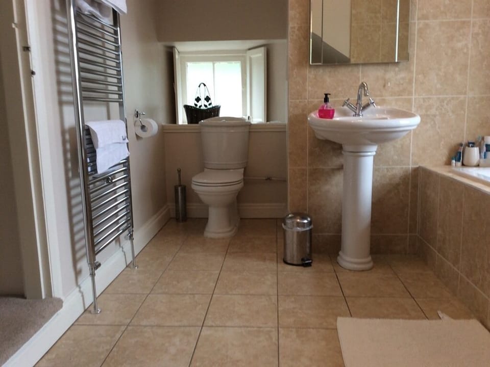 Double Room, Ensuite, Garden View | Bathroom