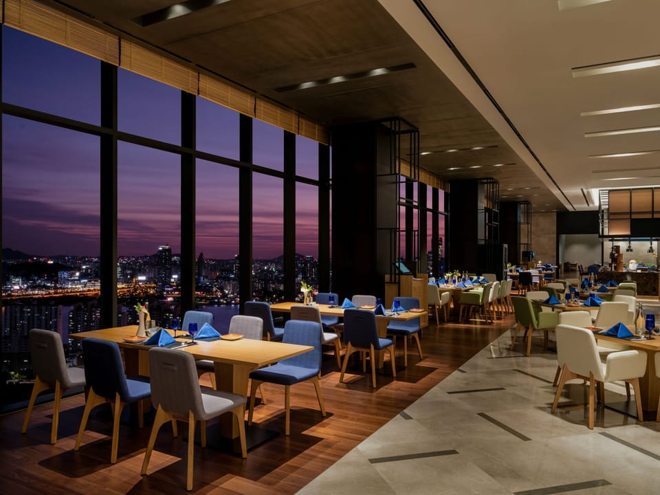 3 restaurants; breakfast, lunch, dinner, and brunch served
