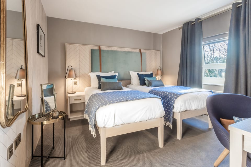 Superior Double or Twin Room | Hypo-allergenic bedding, minibar, in-room safe, desk