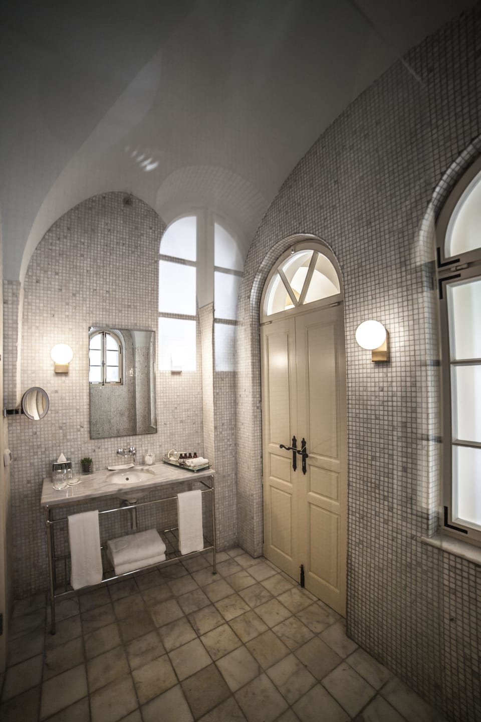 Grand Suite (Arches Suite) | Bathroom | Designer toiletries, hair dryer, bathrobes, slippers