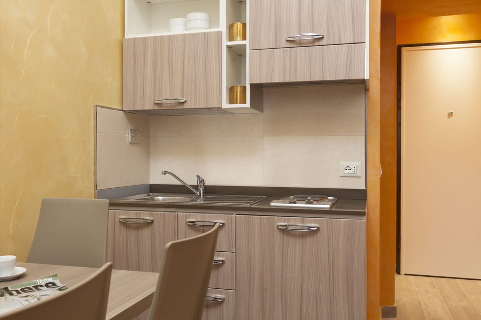 City Apartment, 1 Bedroom, Annex Building (Via Carlo Cattaneo, 24) | Private kitchen