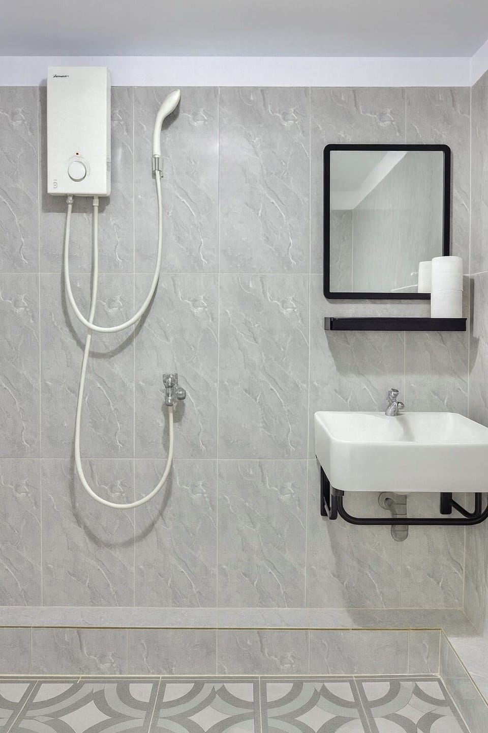 Deluxe Bungalow | Bathroom | Shower, towels