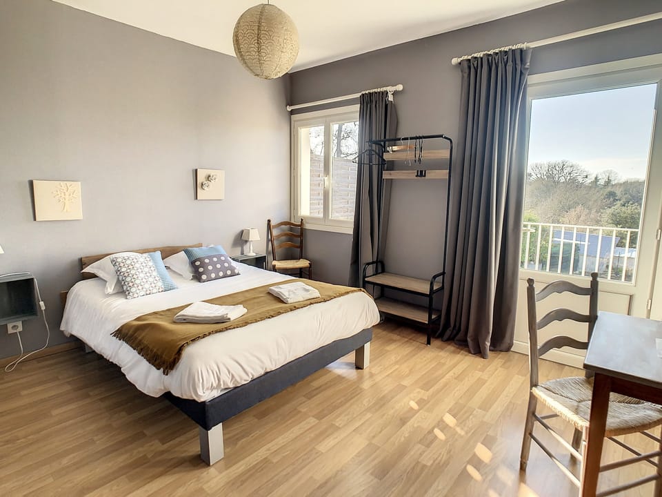 Comfort Double Room, 1 Double Bed, Non Smoking, Balcony | Desk, blackout drapes, free WiFi, bed sheets