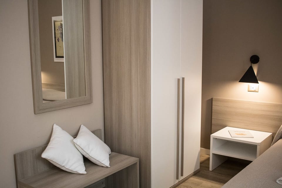 Double Room | Desk, soundproofing, free cribs/infant beds, free WiFi