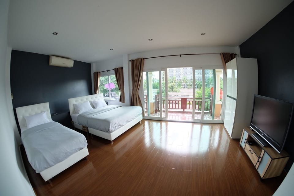 Family Suite, City View | Free WiFi, bed sheets