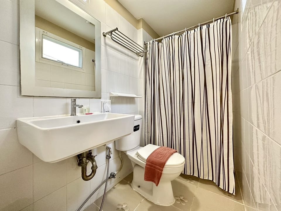 Shower, free toiletries, hair dryer, towels