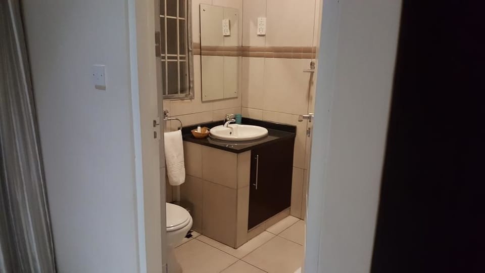 Standard Room, Garden View | Bathroom sink