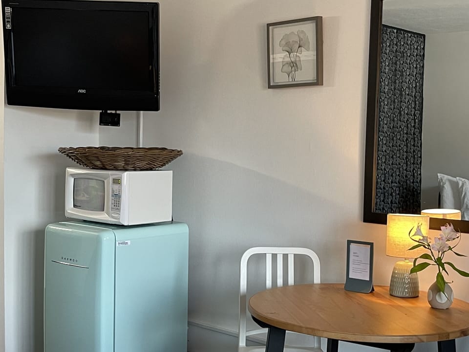 Standard Room, 2 Queen Beds | Premium bedding, rollaway beds, free WiFi, bed sheets