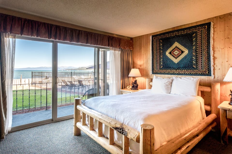 Standard Room, 1 Queen Bed, Lake View (Balcony or Patio) | Iron/ironing board, free WiFi, bed sheets, wheelchair access