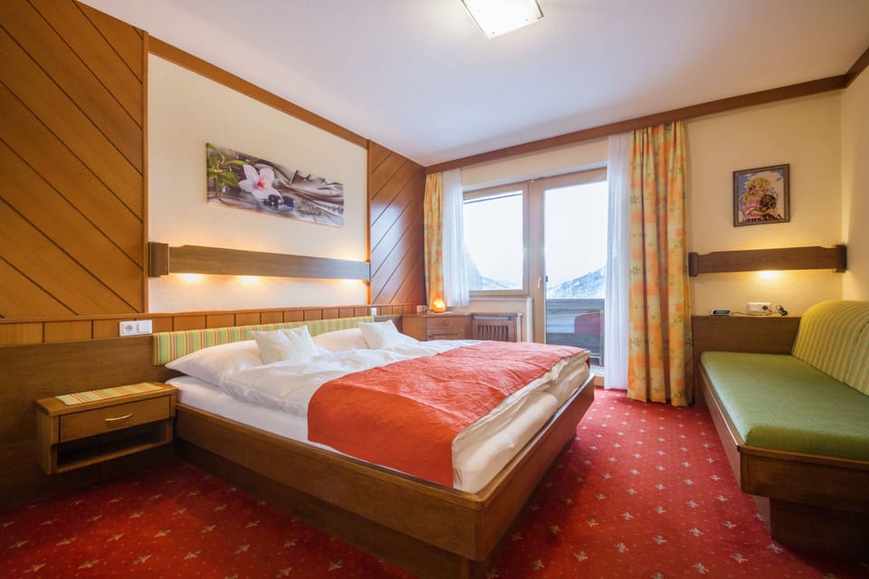 Basic Triple Room, 1 Bedroom, Balcony, Mountain View | Down comforters, in-room safe, desk, free WiFi