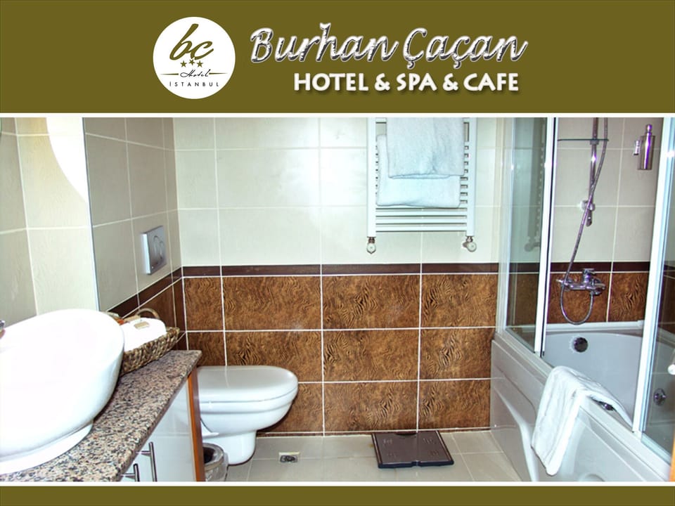 Standard Twin Room | Bathroom | Free toiletries, hair dryer, slippers, towels