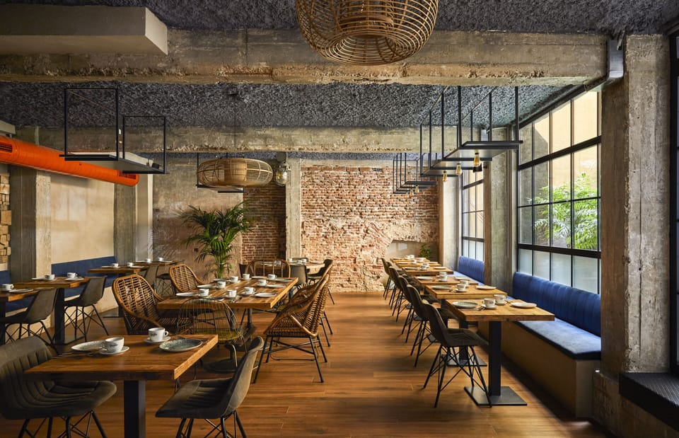 Daily continental breakfast (EUR 9 per person)