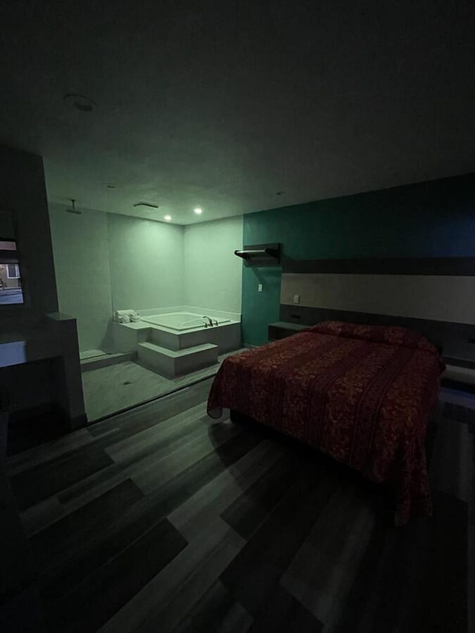 Honeymoon Room, Jetted Tub | Iron/ironing board, free WiFi, bed sheets