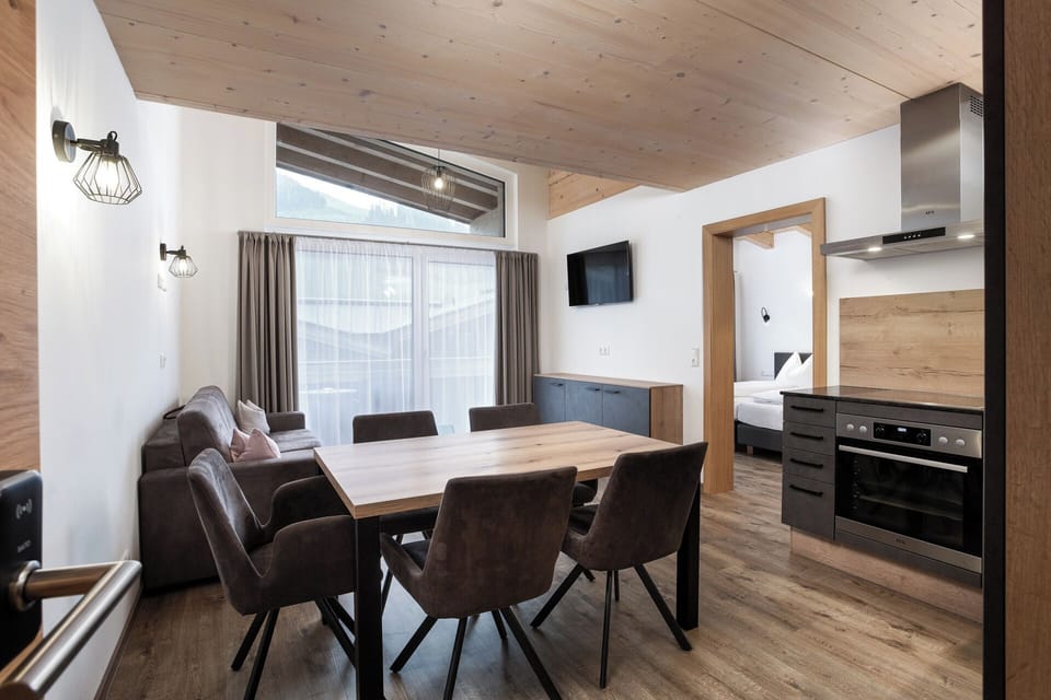 Comfort Apartment, 2 Bedrooms, 2 Bathrooms, Mountain View | Living area | Smart TV, heated floors, offices