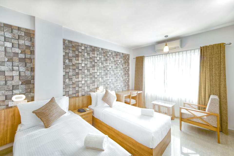 Premium bedding, in-room safe, individually decorated