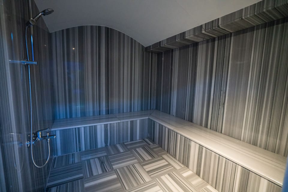 Couples treatment rooms, sauna, Turkish bath, body treatments