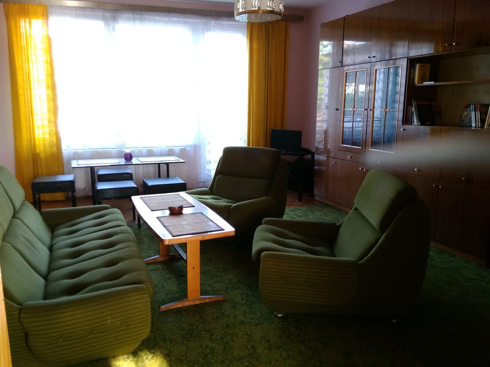 Apartment | Living area | Flat-screen TV