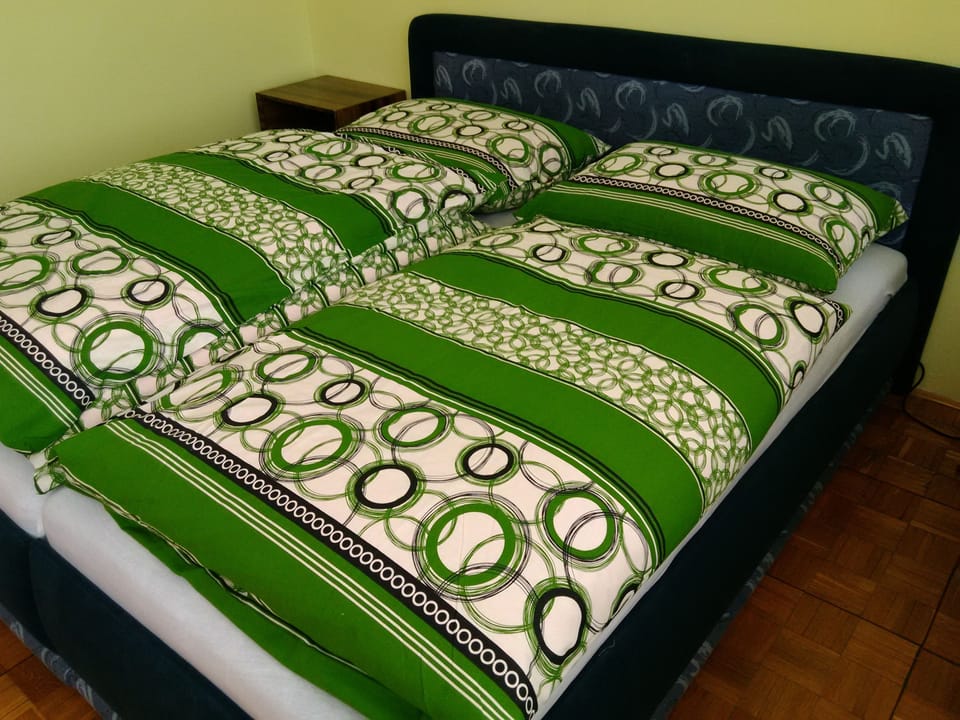 Apartment | 4 bedrooms, iron/ironing board, free rollaway beds, free WiFi