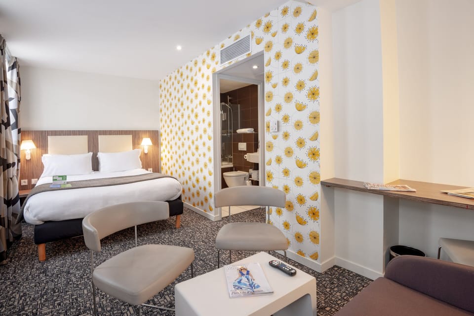 Premium Room, 1 Queen Bed with Sofa bed | Minibar, in-room safe, individually decorated, individually furnished