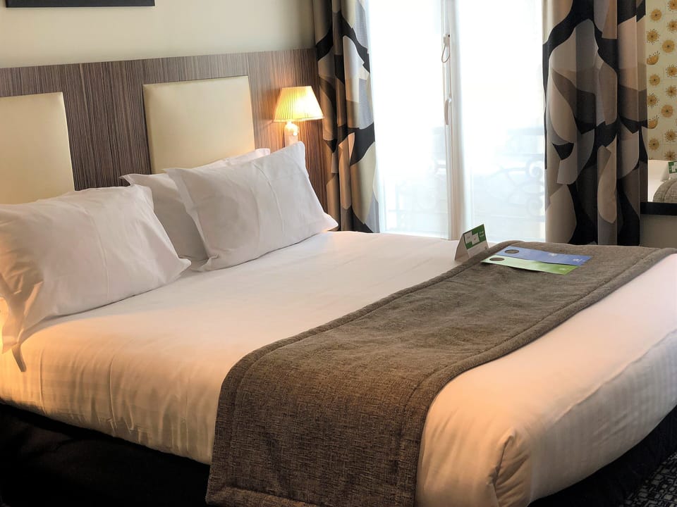 Minibar, in-room safe, individually decorated, individually furnished