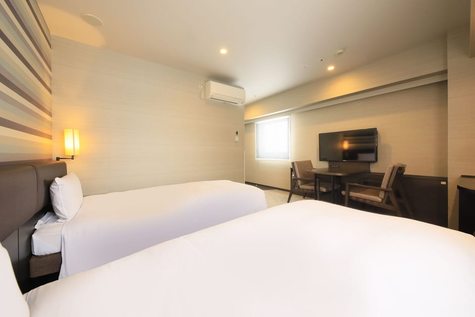 Laptop workspace, blackout drapes, iron/ironing board, free WiFi