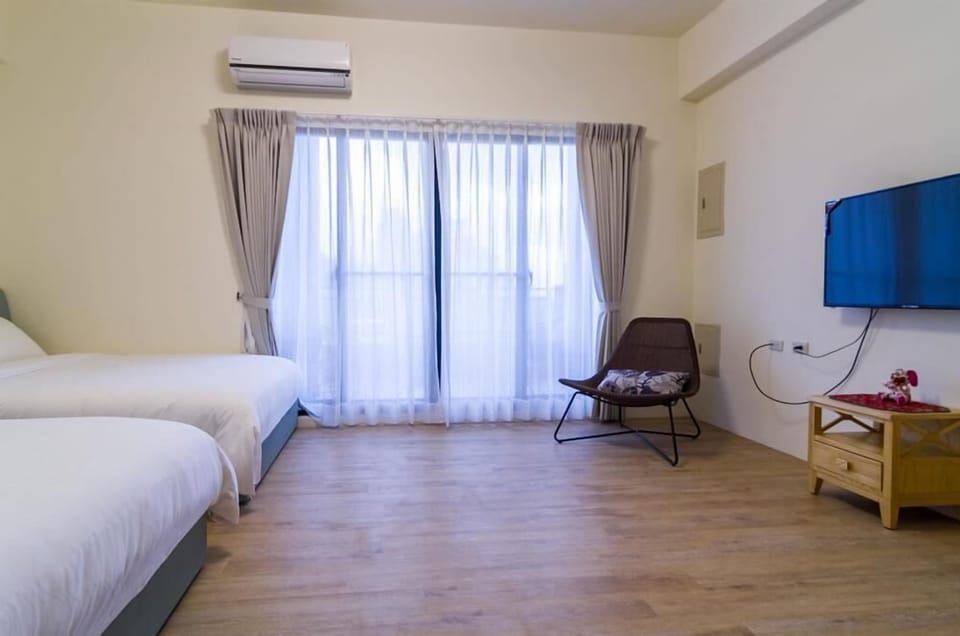 Superior Quadruple Room (A201) | Bathroom amenities | Shower, free toiletries, hair dryer, slippers