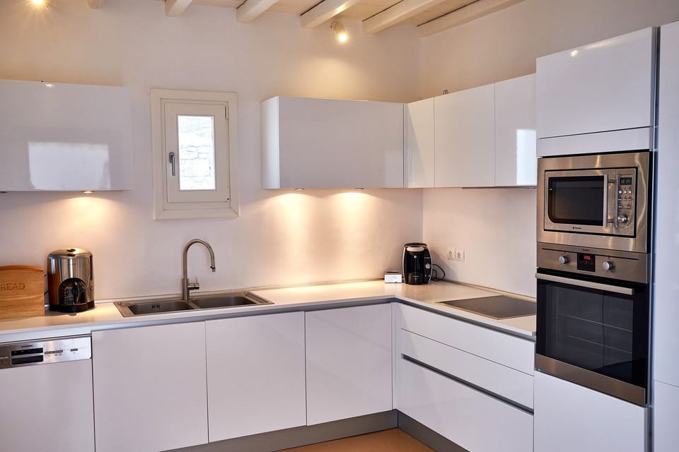 Villa, 6 Bedrooms, Private Pool | Private kitchen | Full-size fridge, microwave, oven, stovetop