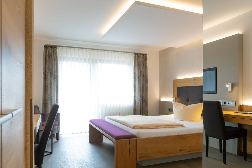 Comfort Single Room | Hypo-allergenic bedding, in-room safe, desk, iron/ironing board