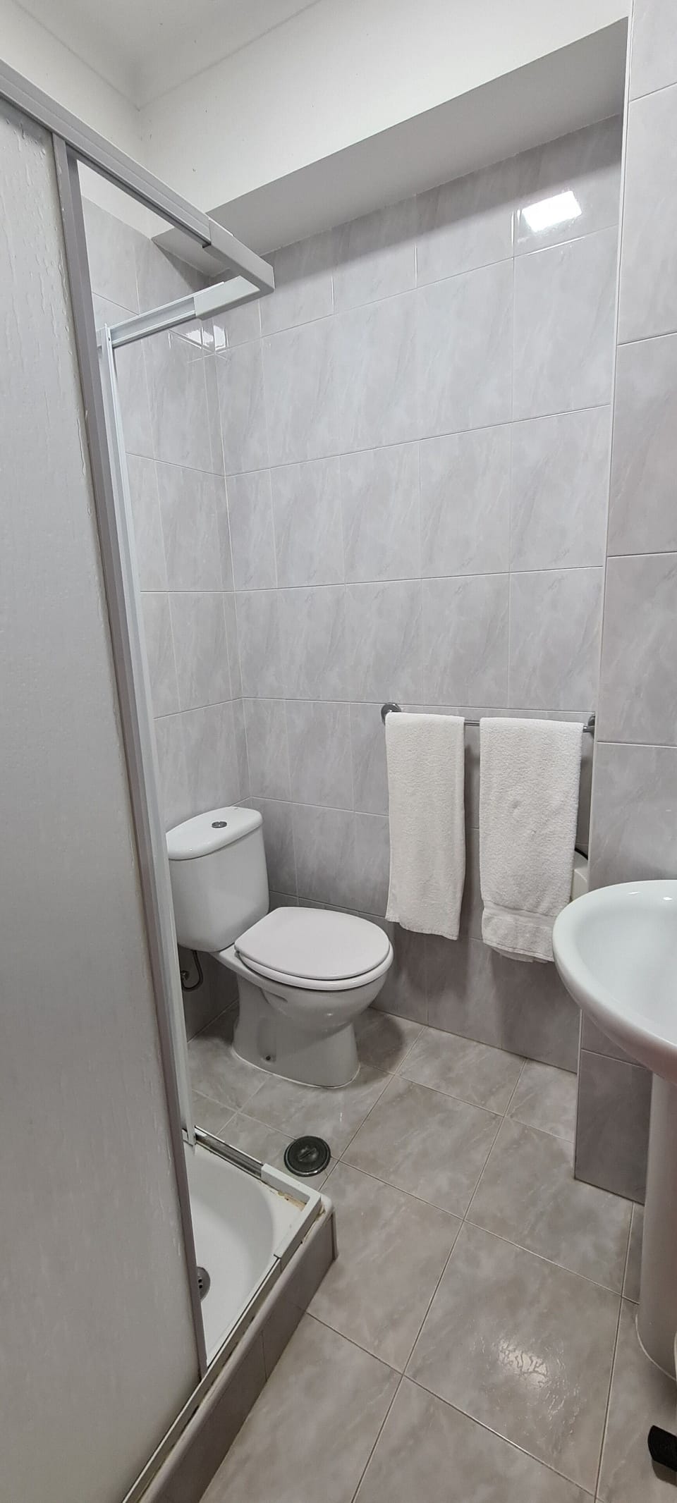 Shower, towels