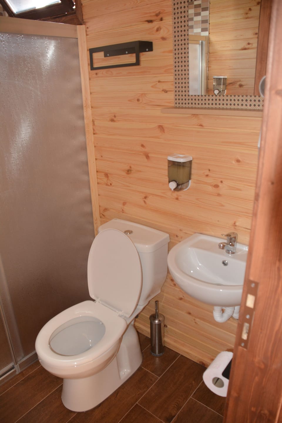 Standard Double Room, 1 Bedroom, Garden View | Bathroom | Shower, free toiletries, hair dryer, towels
