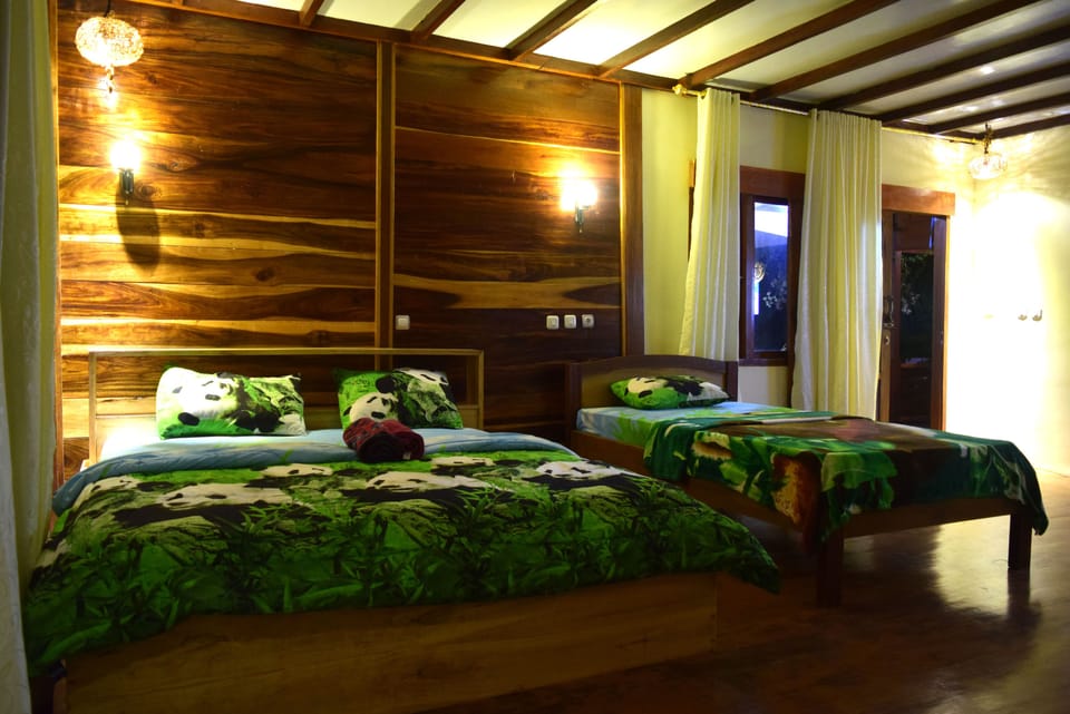 Family Suite | Premium bedding, desk, WiFi (free), bed sheets