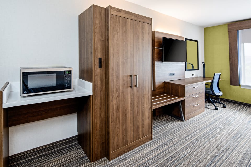 Standard Room, 1 King Bed, Accessible (Mobility, Roll Shwr) | Blackout drapes, iron/ironing board, free cribs/infant beds