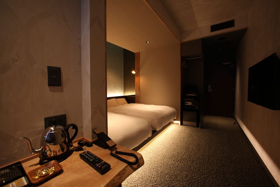 Design Twin Room, Non Smoking | In-room safe, desk, blackout drapes, soundproofing