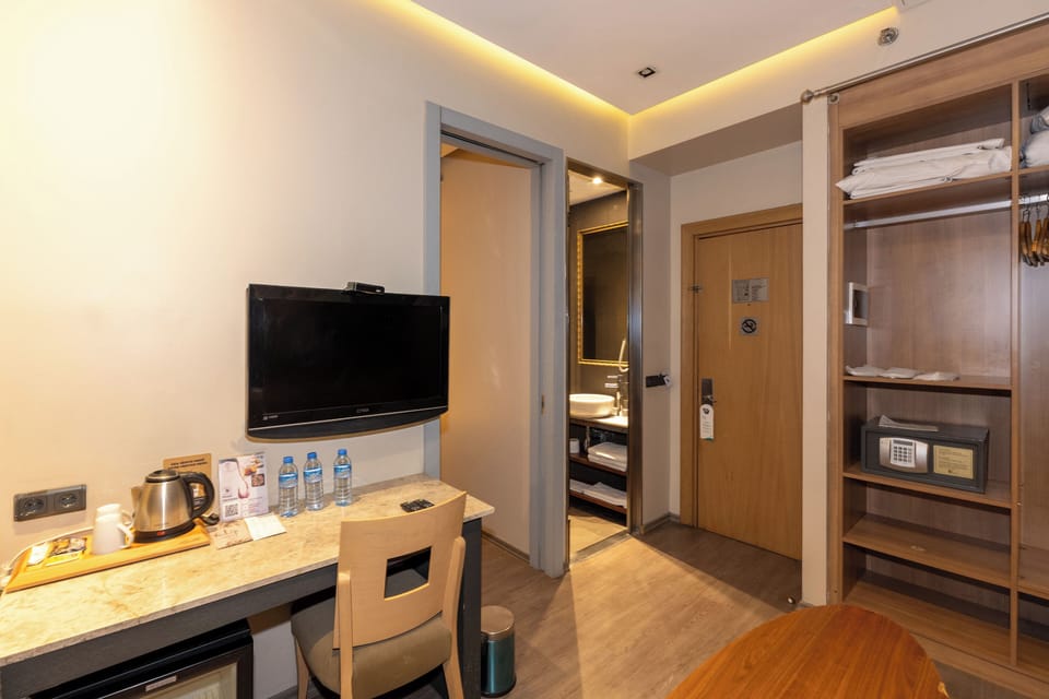 Superior Double Room | Premium bedding, minibar, in-room safe, desk