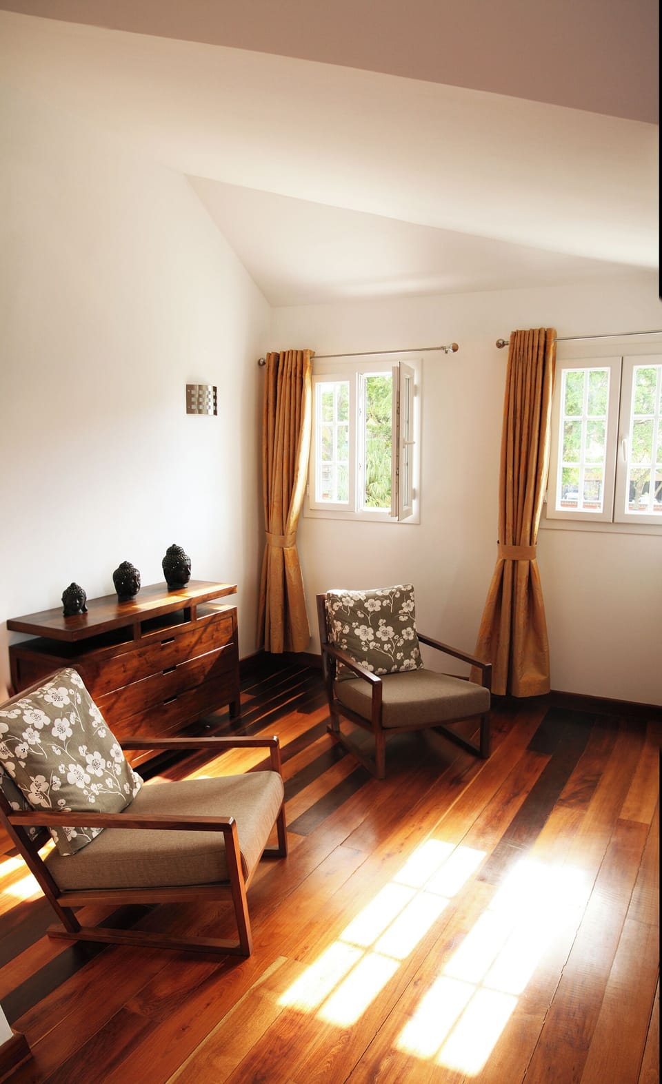 Deluxe Room (Lychee) | Premium bedding, in-room safe, blackout drapes, soundproofing