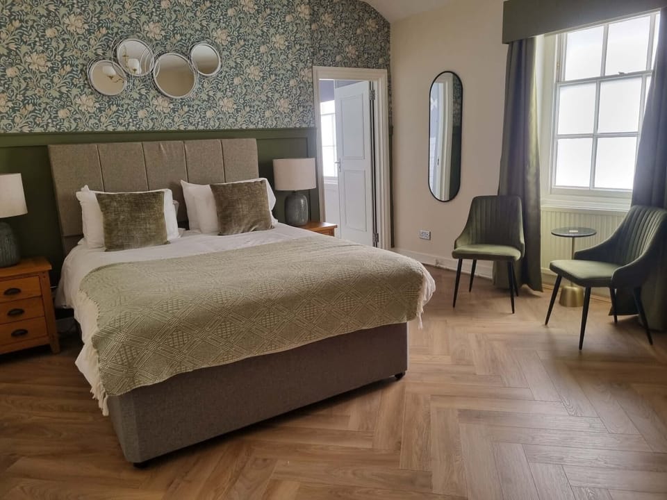 King room | Desk, WiFi (free), bed sheets