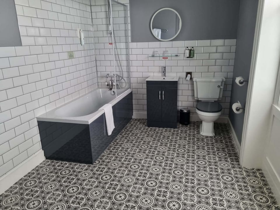 King room | Desk, WiFi (free), bed sheets