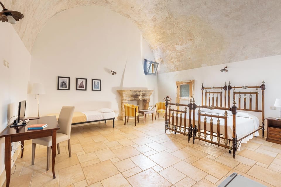 Studio Suite, Multiple Beds | Hypo-allergenic bedding, minibar, desk, laptop workspace