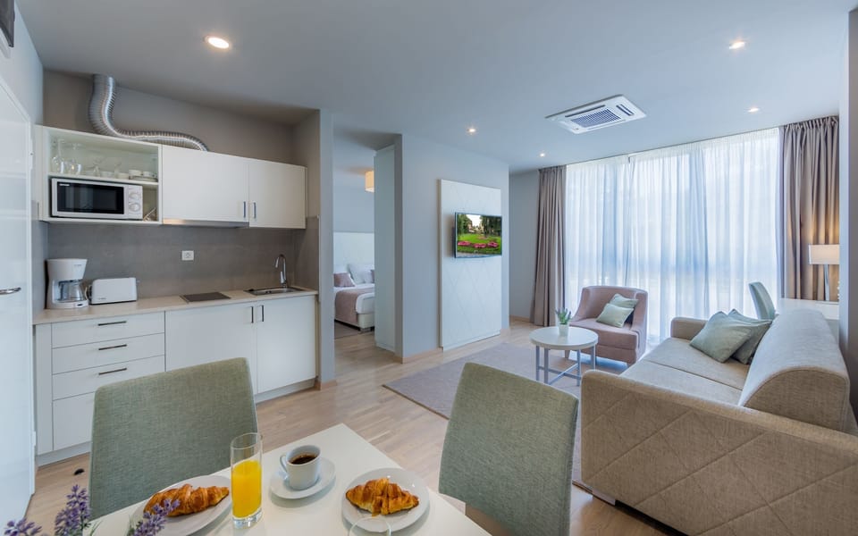 Deluxe Apartment  | In-room dining