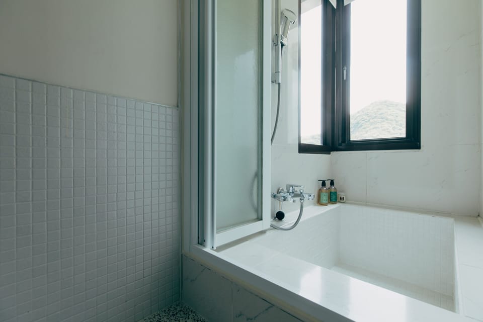 Basic Triple Room | Bathroom | Shower, free toiletries, hair dryer, slippers