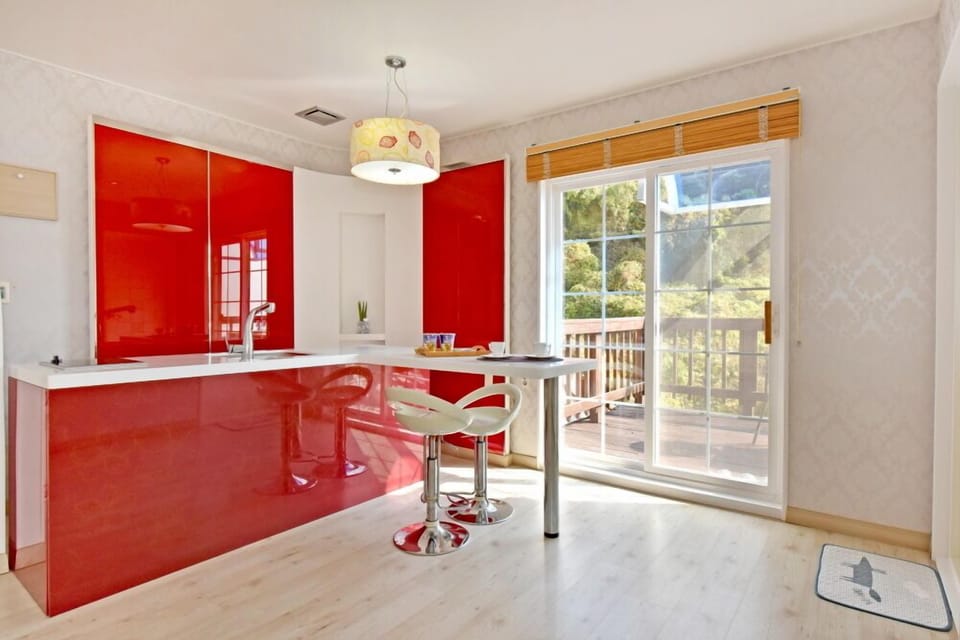 Room, Ocean View (European Classic) | Private kitchen | Fridge, microwave, electric kettle, rice cooker