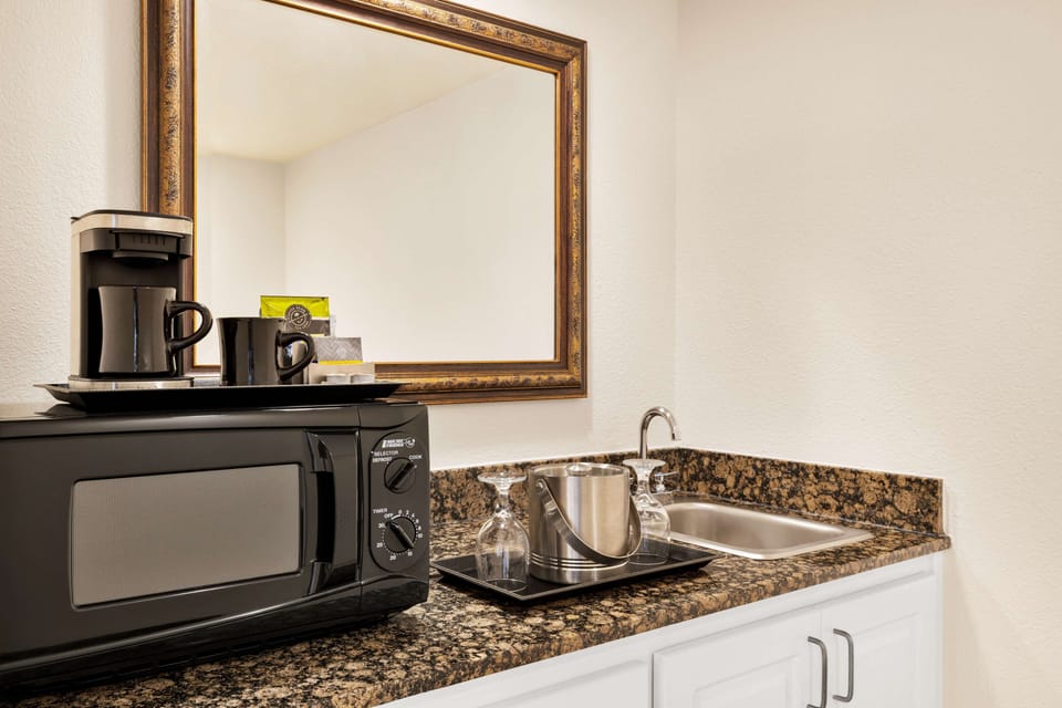 Junior Suite, 1 King Bed, Non Smoking | Premium bedding, in-room safe, desk, laptop workspace