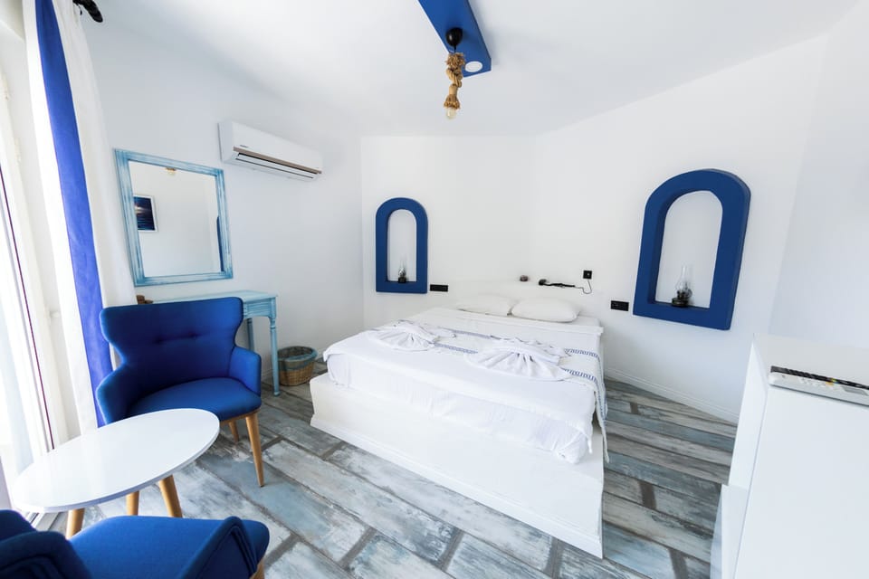 Deluxe Suite, 1 Bedroom | 1 bedroom, premium bedding, minibar, in-room safe