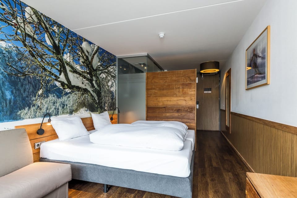 Comfort Room | In-room safe, blackout drapes, iron/ironing board (on request)